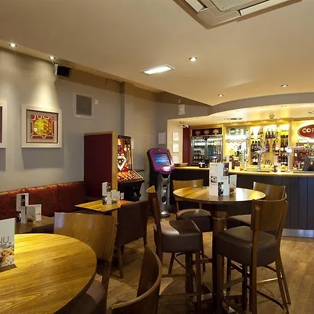 Premier Centre 3*